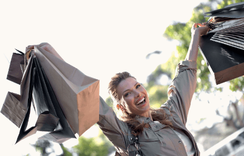 fille qui a travaillé le rowing haltère