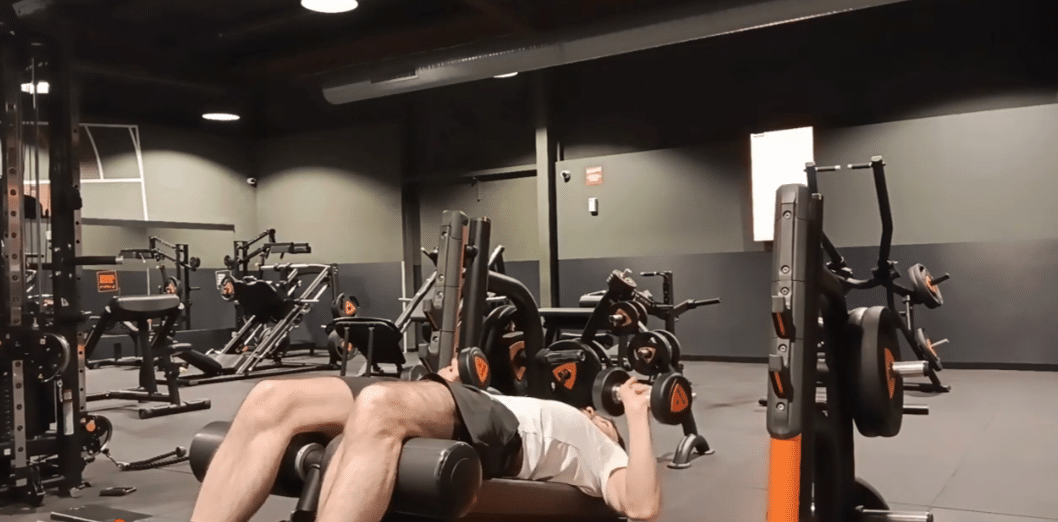 Le développé décliné avec haltères : muscle le bas de tes pectoraux !