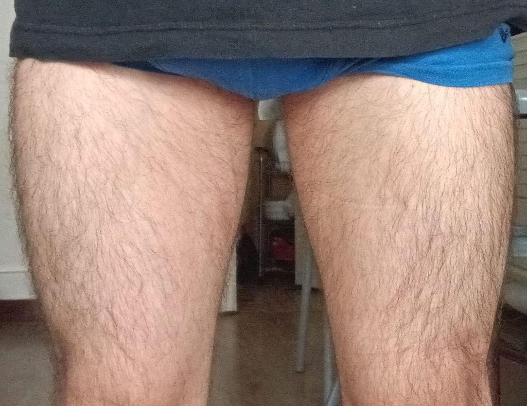 l'avant de mes jambes avec 49 cm de tour de cuisses