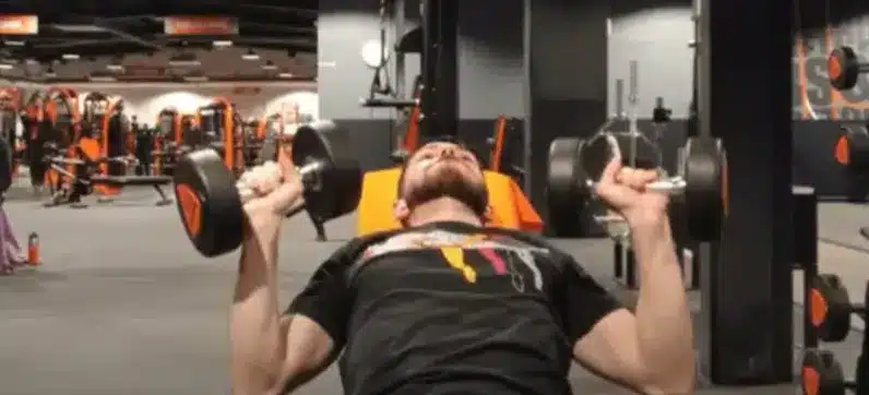 variante avec le développé incliné avec haltères