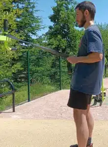 élastique bien orienté vers le ventre au tirage horizontal