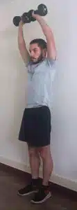 haltères mal levés qui se touchent shoulder press haltères